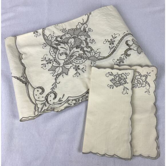 Vintage Tablecloth Cutwork Floral Scalloped Linen 47”x66” & 10 Napkins 10” - Picture 2 of 11